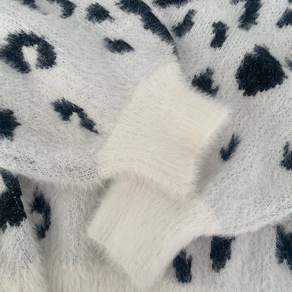 🖤🤍PARKHURST🤍🖤Fuzzy sweater in black and white pattern. Size Medium. New!! - Picture 7 of 9